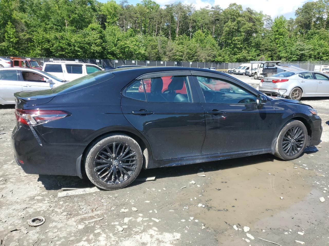 2022 Toyota Camry Se - Фото 3