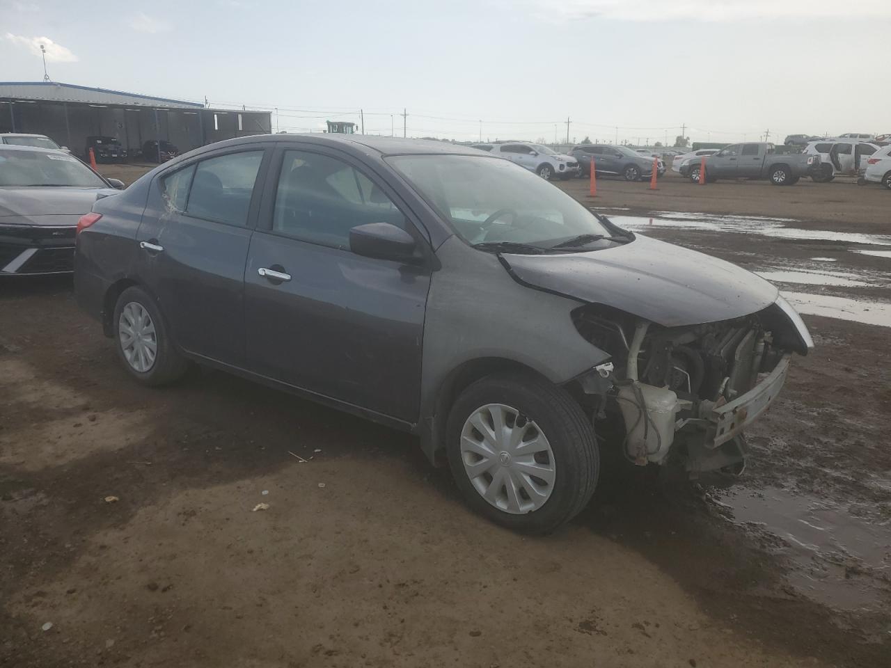 2015 Nissan Versa S - Фото 4