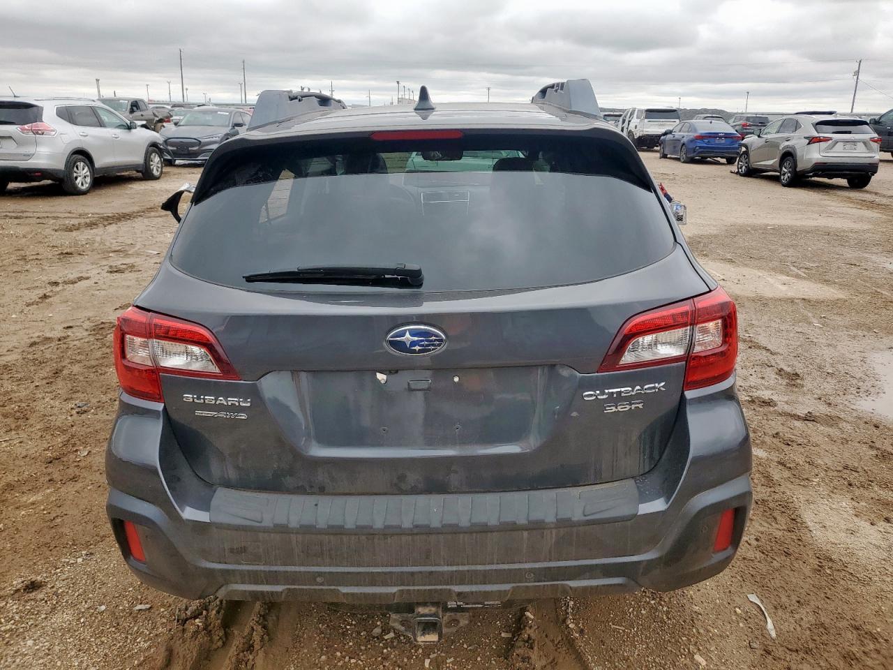 2018 Subaru Outback 3.6R Limited - Image 6