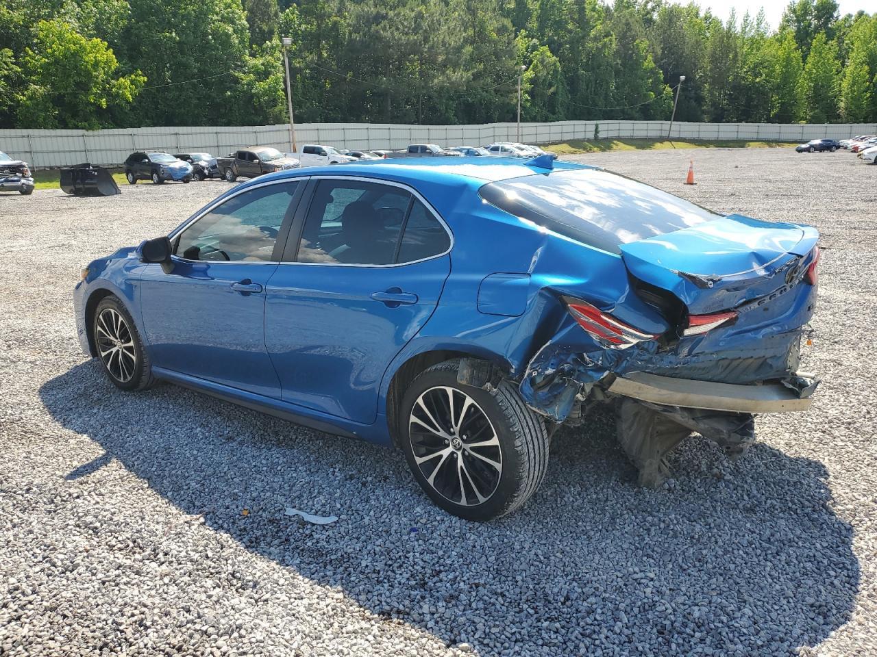 2020 Toyota Camry Se - Фото 2