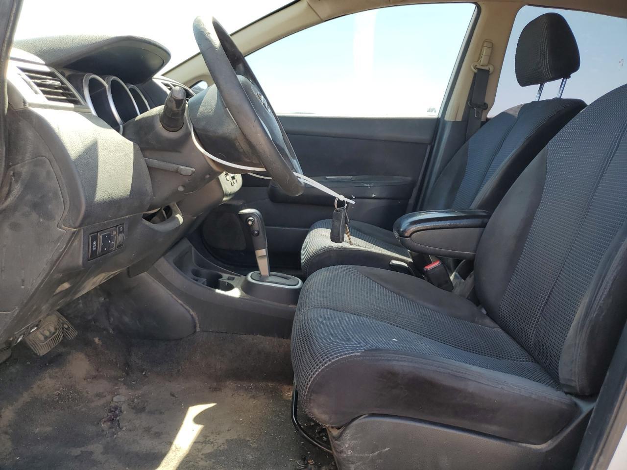 2011 Nissan Versa S - Фото 7