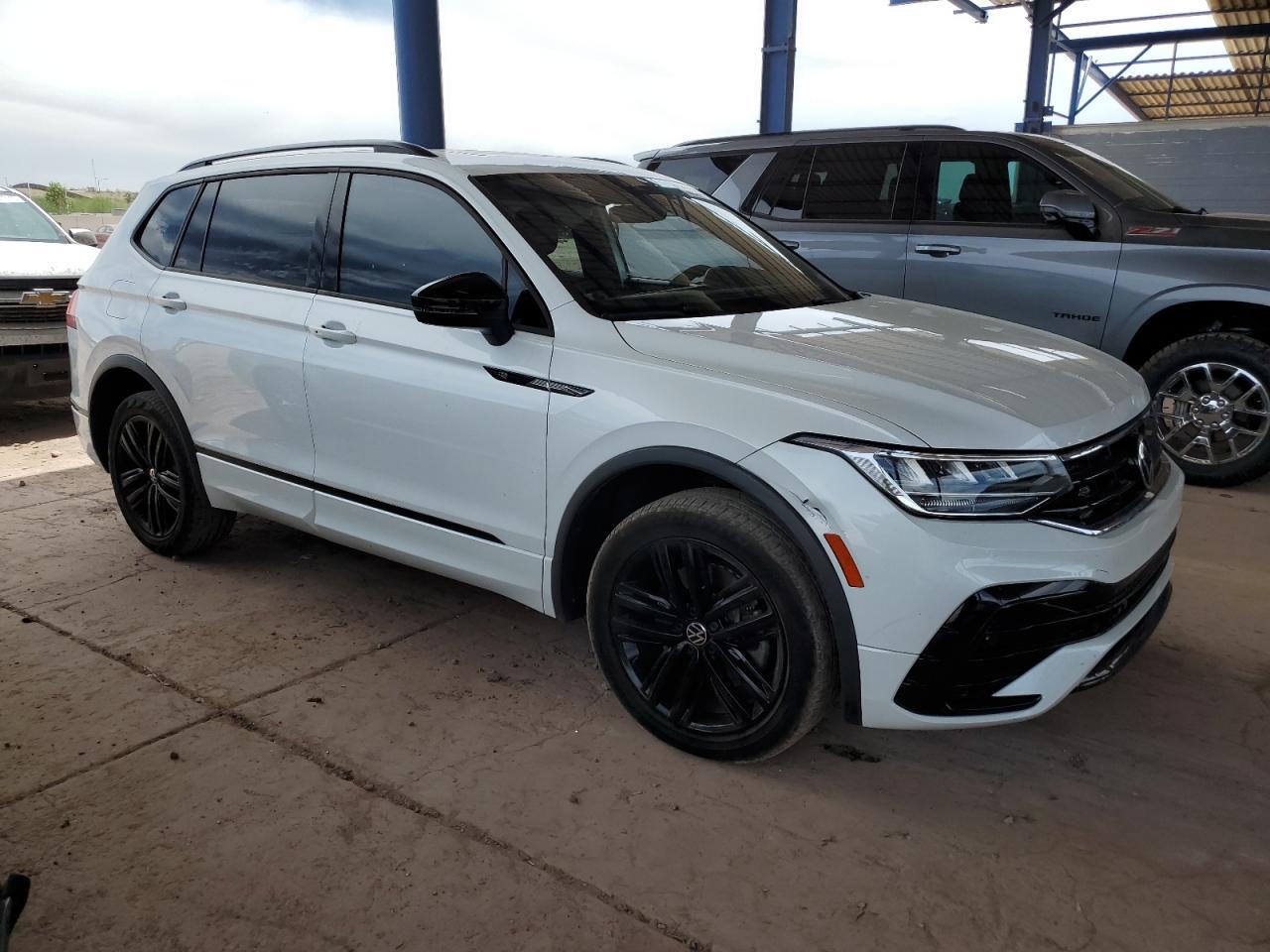 2022 Volkswagen Tiguan Se R-Line Black - Image 4