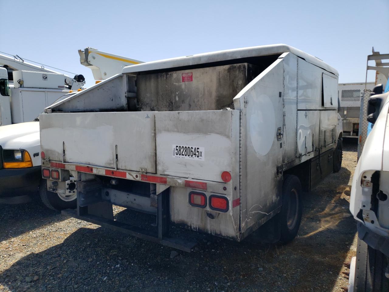 2011 Ford Econoline E450 Super Duty Cutaway Van - Фото 3