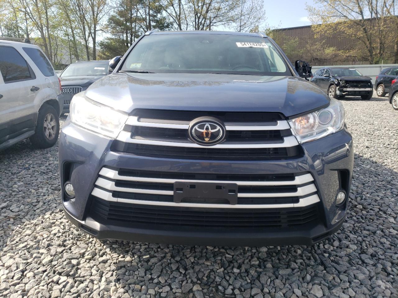 2019 Toyota Highlander Se - Image 5
