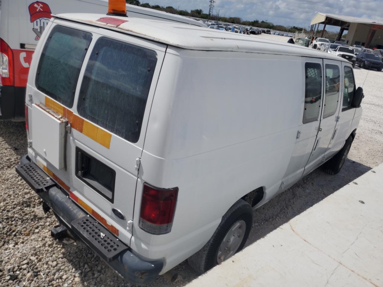 2008 Ford Econoline E350 Super Duty Van - Фото 3