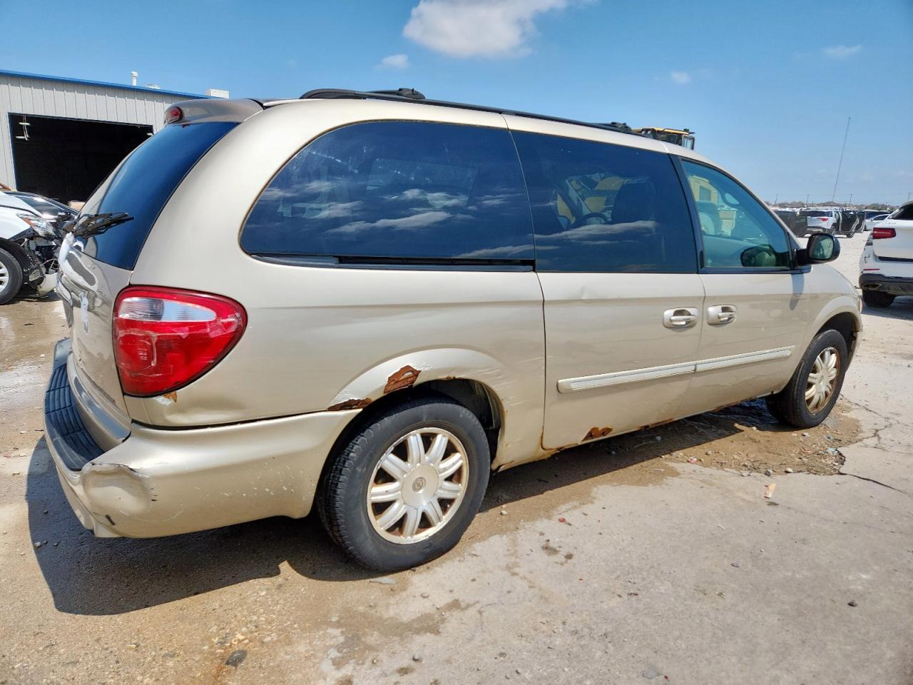2007 Chrysler Town & Country Touring - Image 3