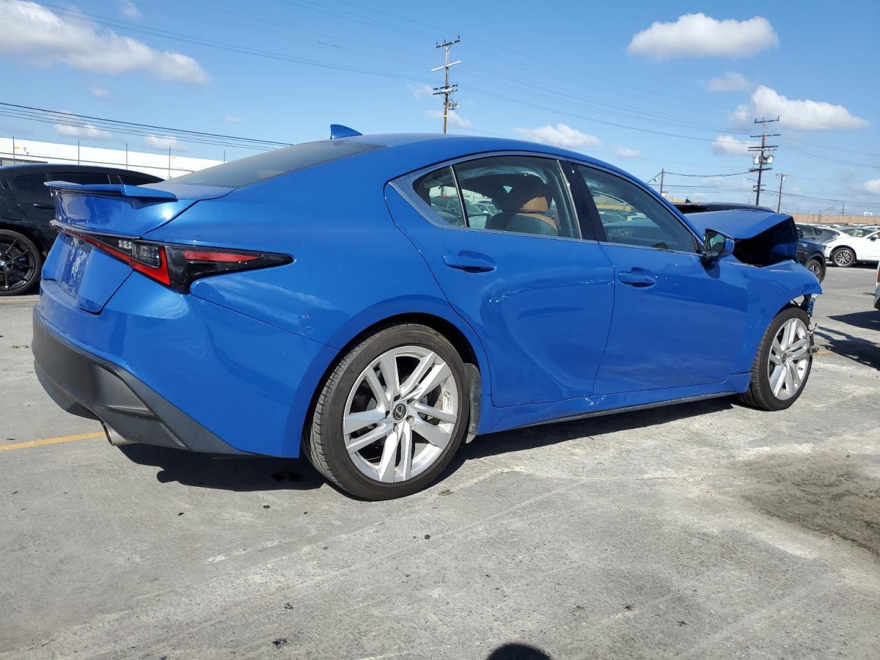 2022 Lexus Is 300 - Image 3
