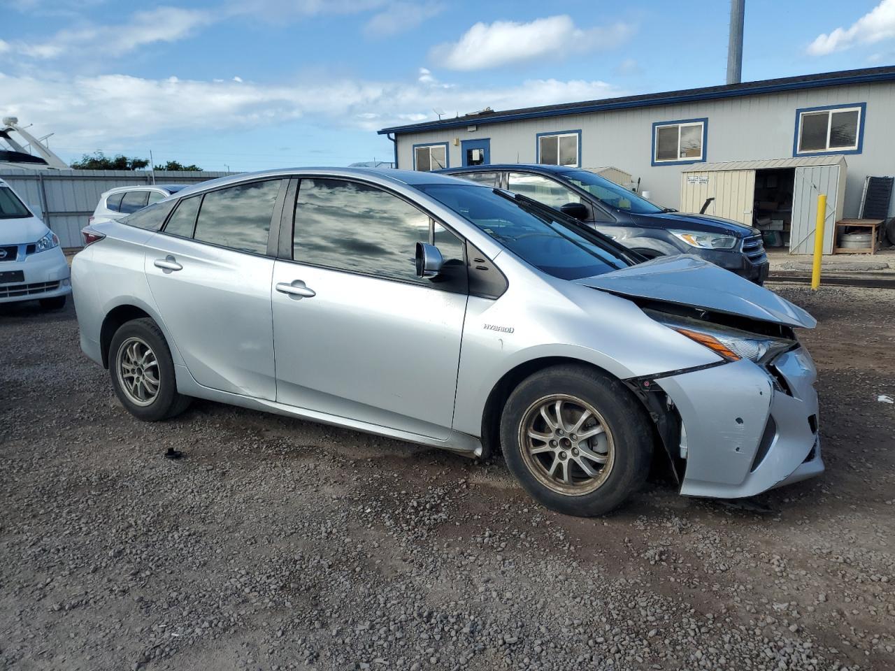 2017 Toyota Prius - Image 4