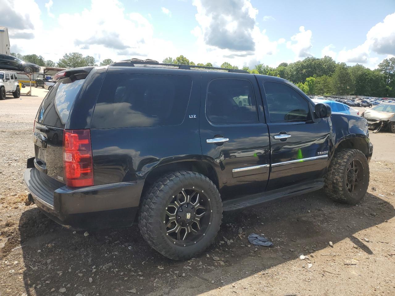 2011 Chevrolet Tahoe C1500 Ltz - Image 3
