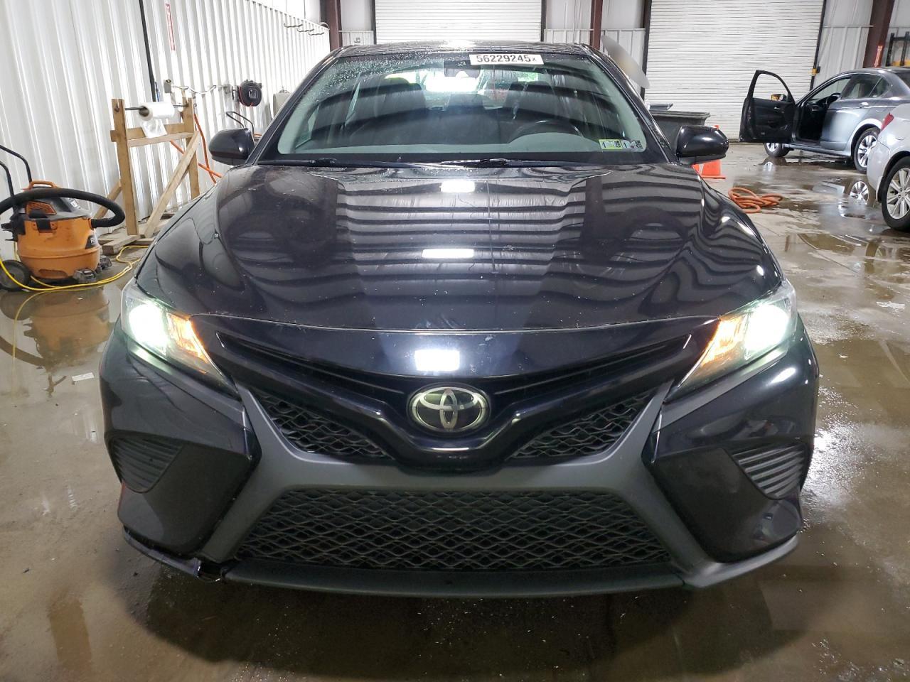 2020 Toyota Camry Se - Image 5