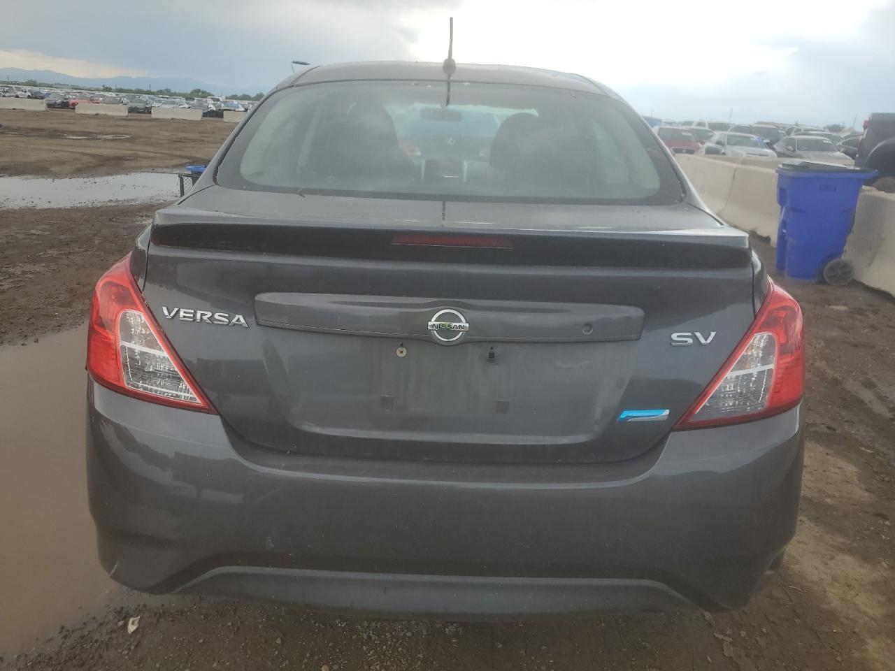 2015 Nissan Versa S - Фото 6