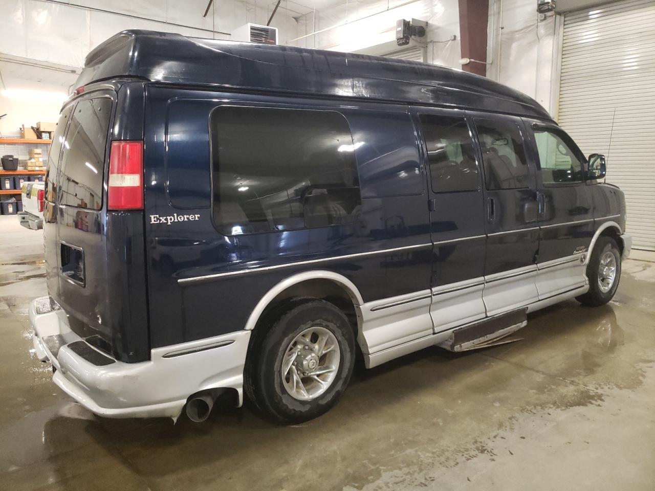 2008 Chevrolet Express G2500 - Image 3