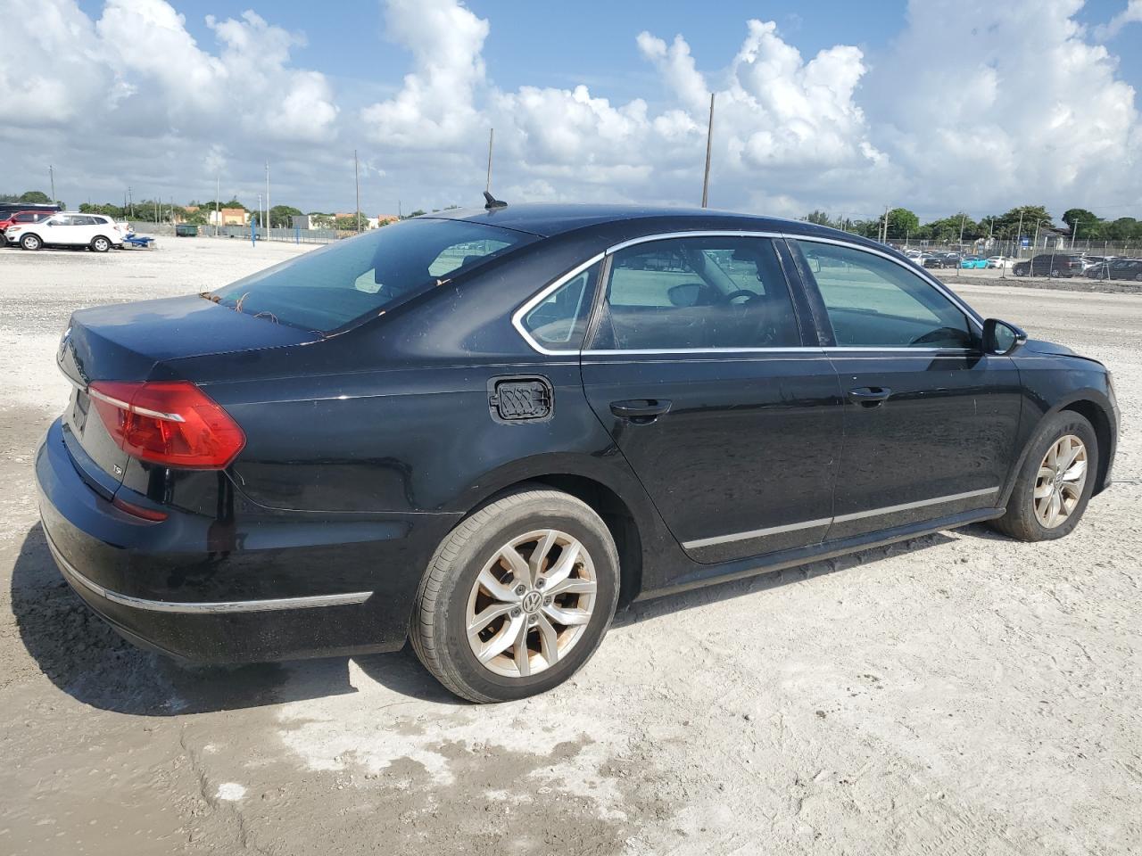 2016 Volkswagen Passat S - Фото 3
