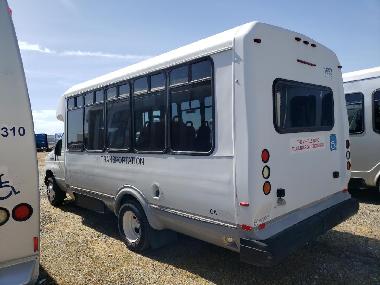 2007 Ford Econoline E450 Super Duty Cutaway Van - Image 3