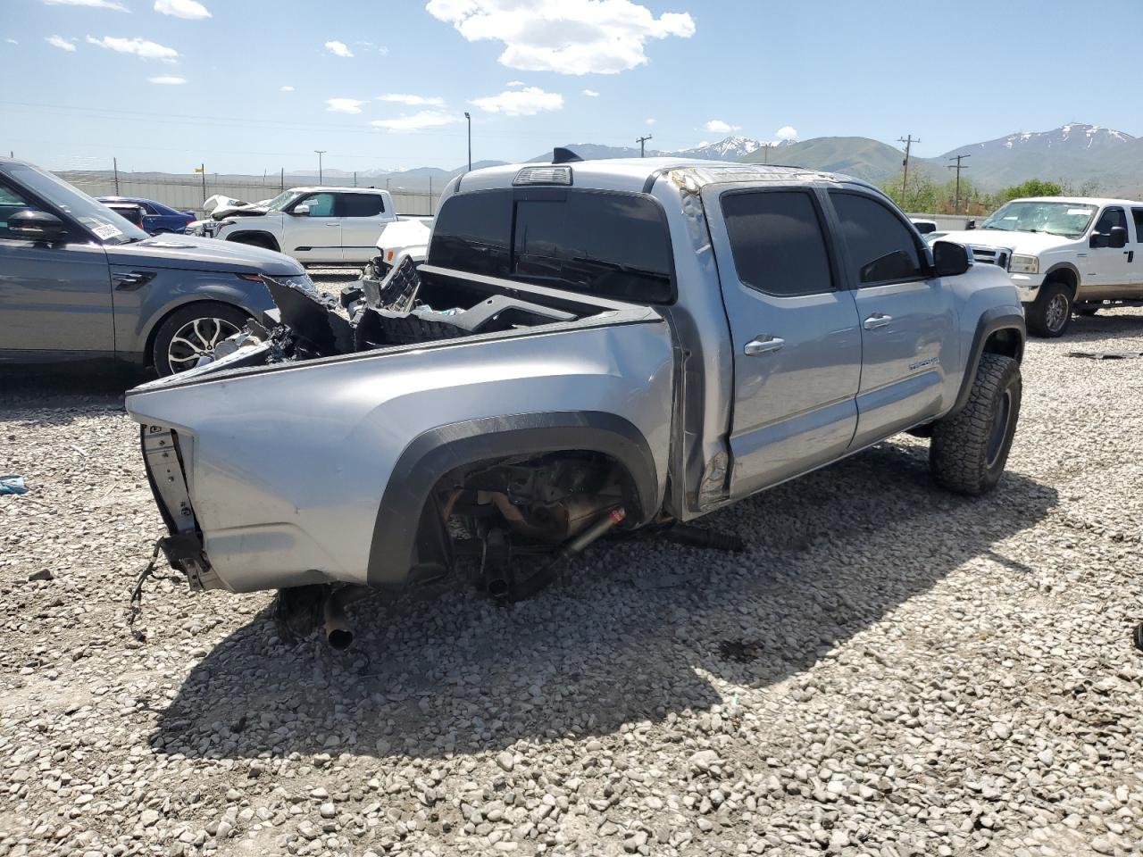 2017 Toyota Tacoma Double Cab - Image 3