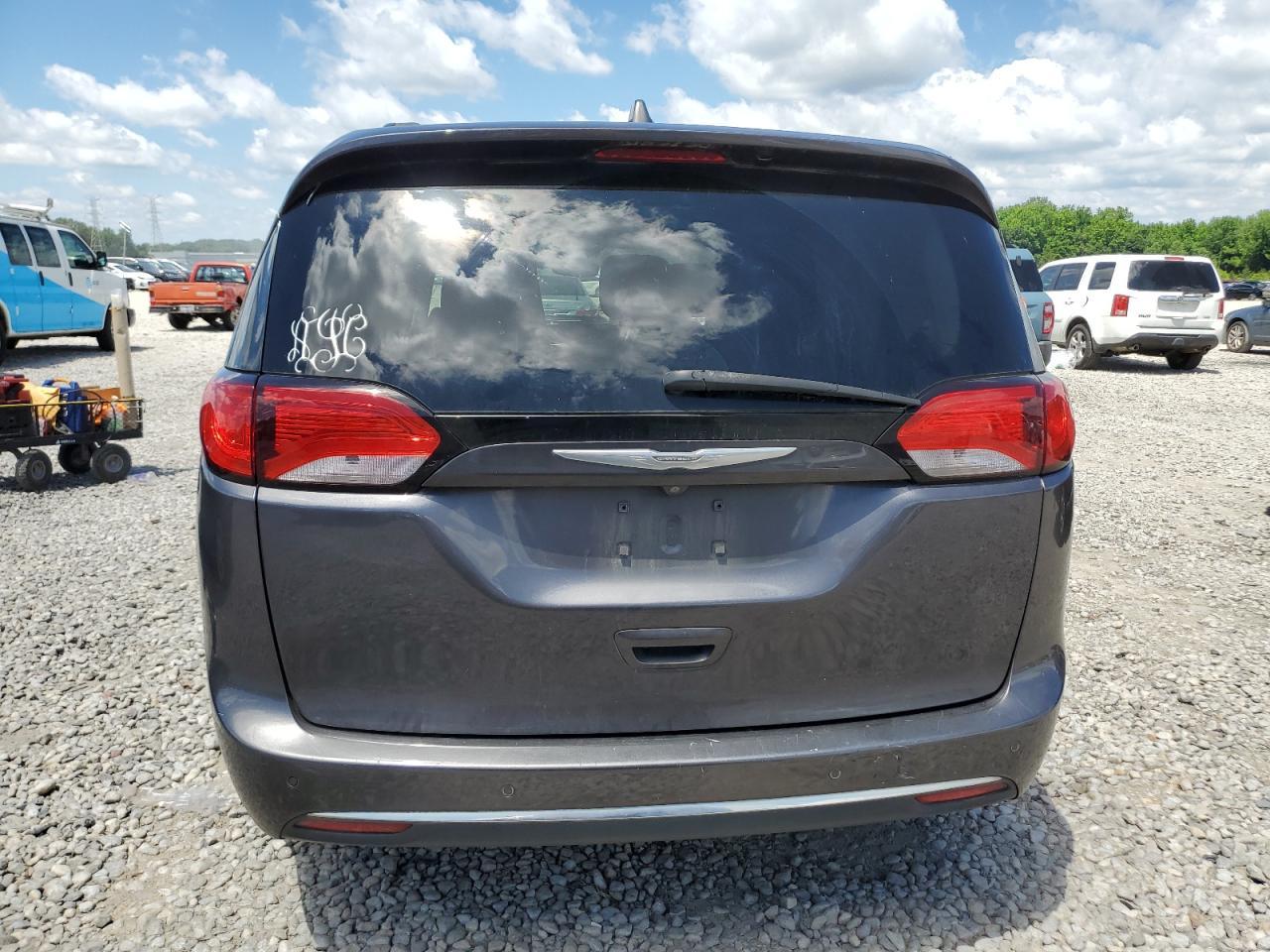 2017 Chrysler Pacifica Touring L - Фото 6