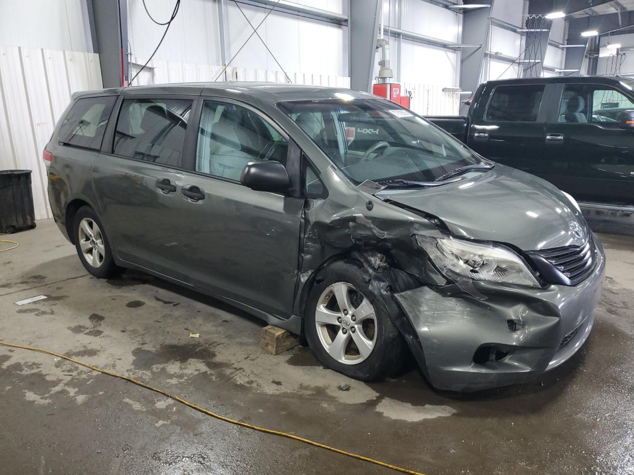 2013 Toyota Sienna - Фото 4