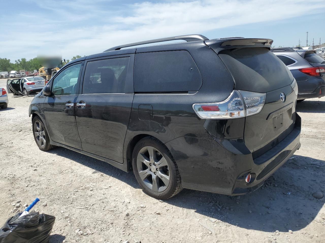 2015 Toyota Sienna Sport - Фото 2