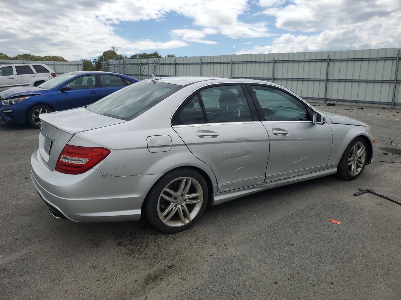 2012 Mercedes-Benz C 300 4Matic - Фото 3