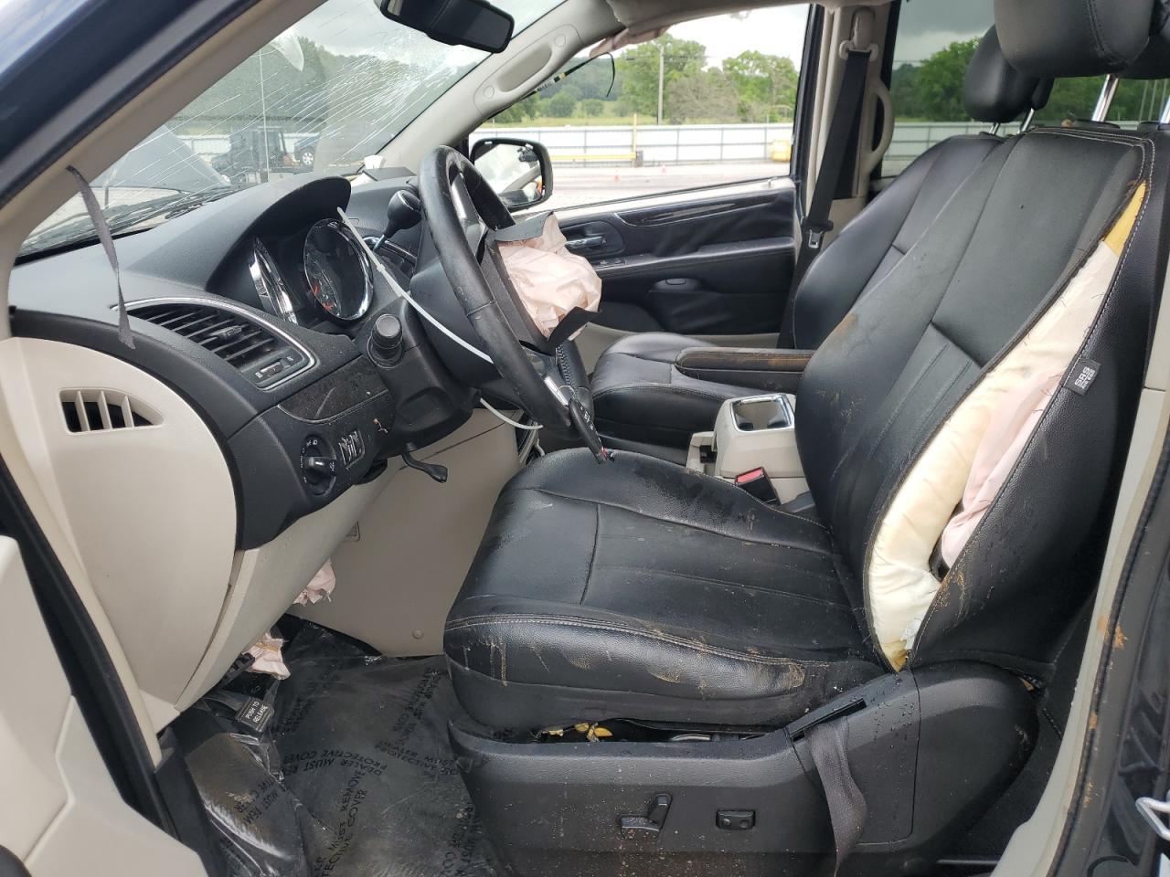 2013 Chrysler Town & Country Touring - Image 7