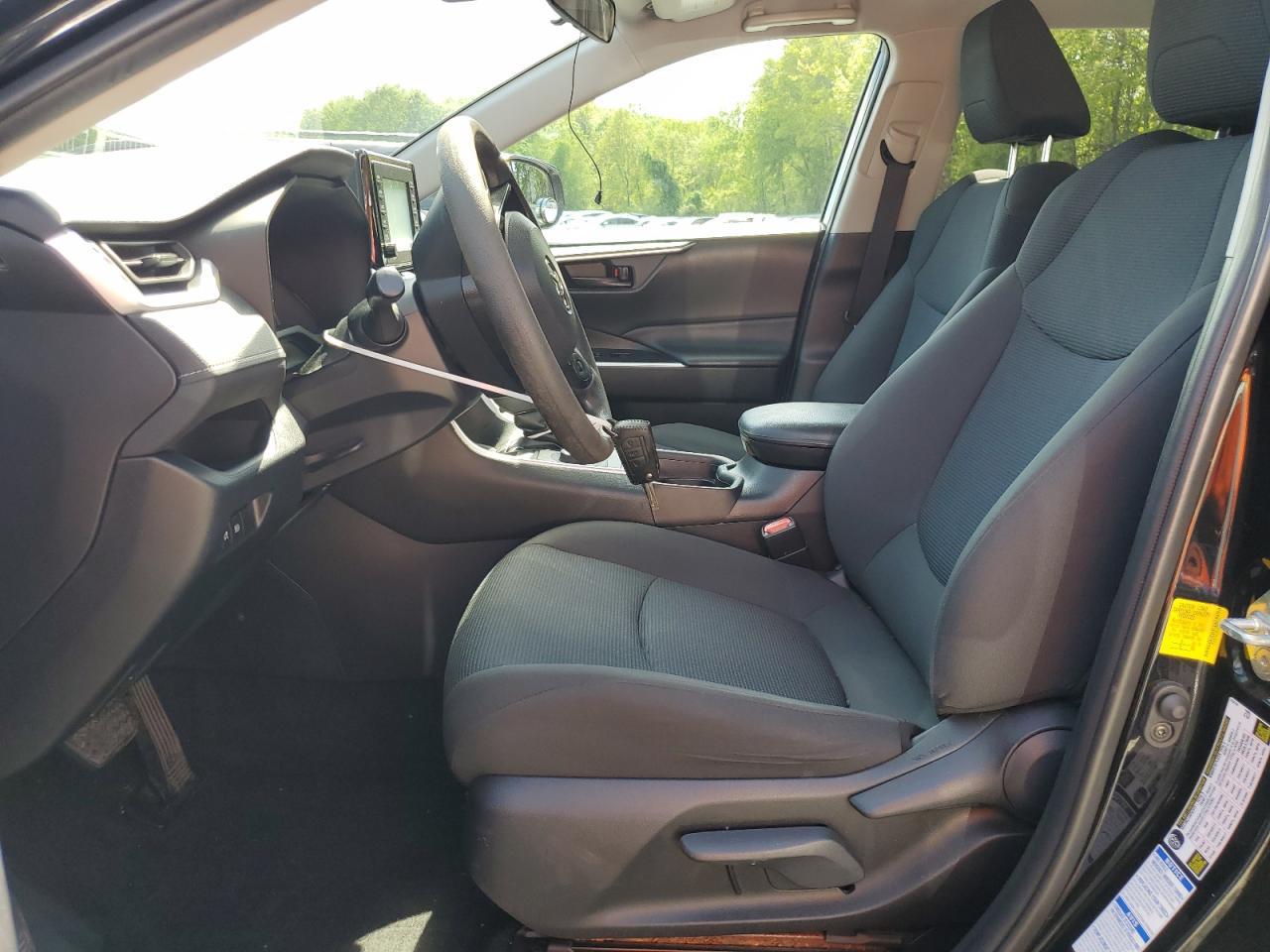 2020 Toyota Rav4 Le - Image 7