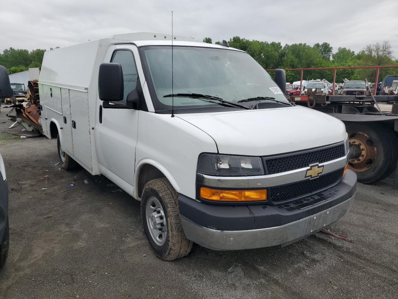 2022 Chevrolet Express G3500 - Image 4