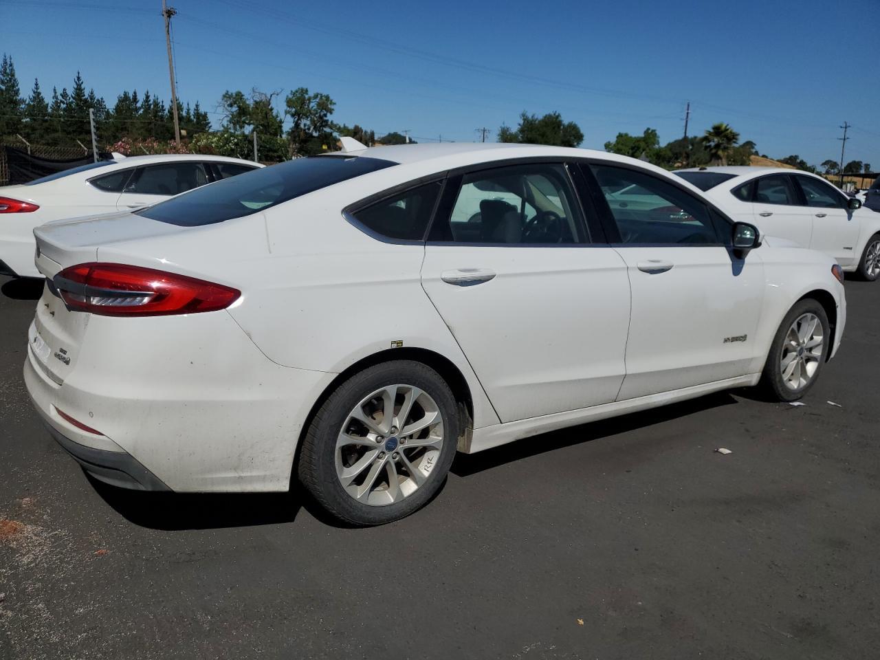 2019 Ford Fusion Se - Image 3