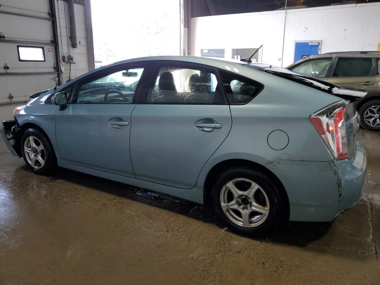 2013 Toyota Prius - Фото 2