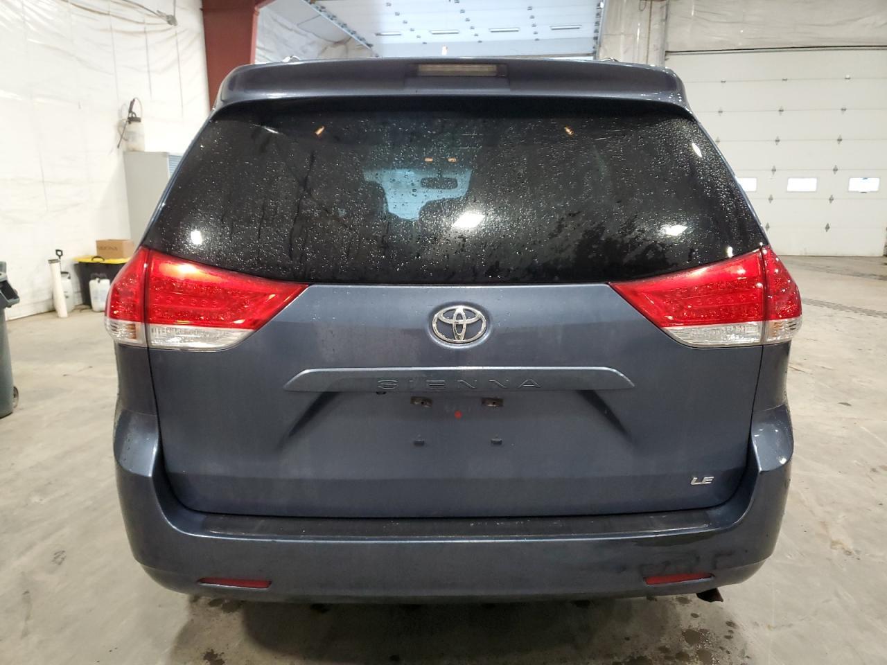 2014 Toyota Sienna Le - Image 6