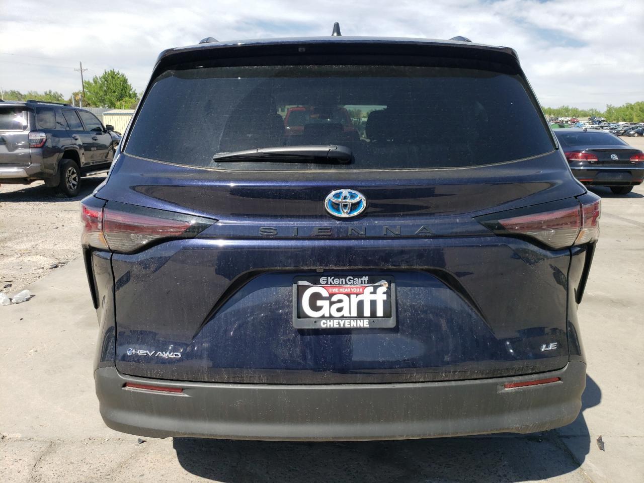 2025 Toyota Sienna Le - Фото 6