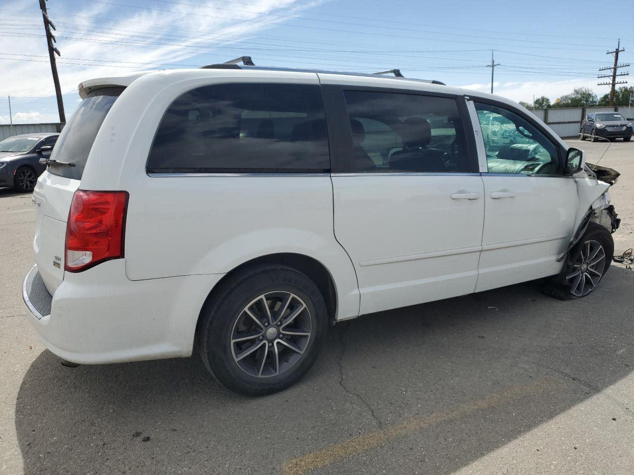 2017 Dodge Grand Caravan Sxt - Image 3