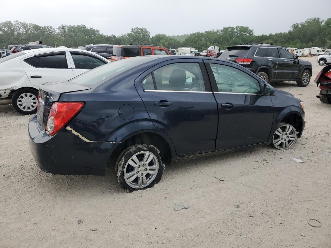 2015 Chevrolet Sonic Lt - Image 3