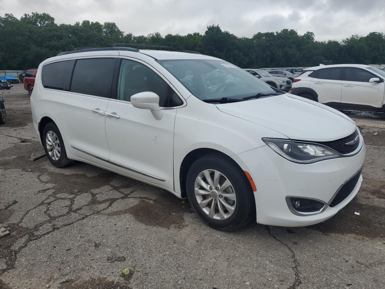 2017 Chrysler Pacifica Touring L - Image 4