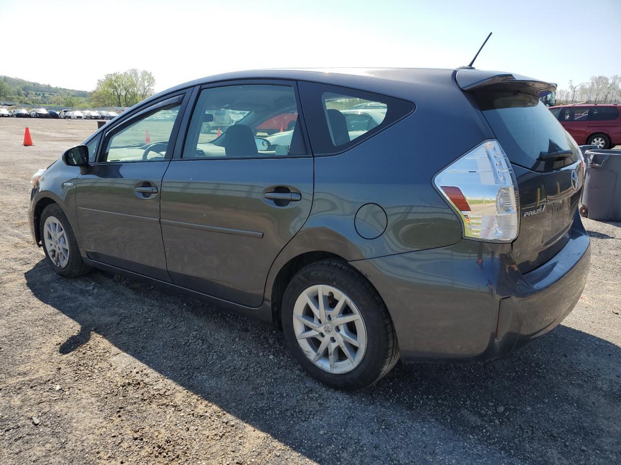 2013 Toyota Prius V - Фото 2