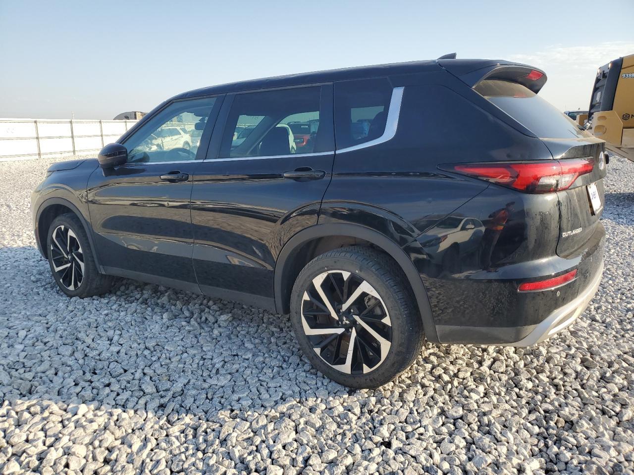 2023 Mitsubishi Outlander Se - Image 2