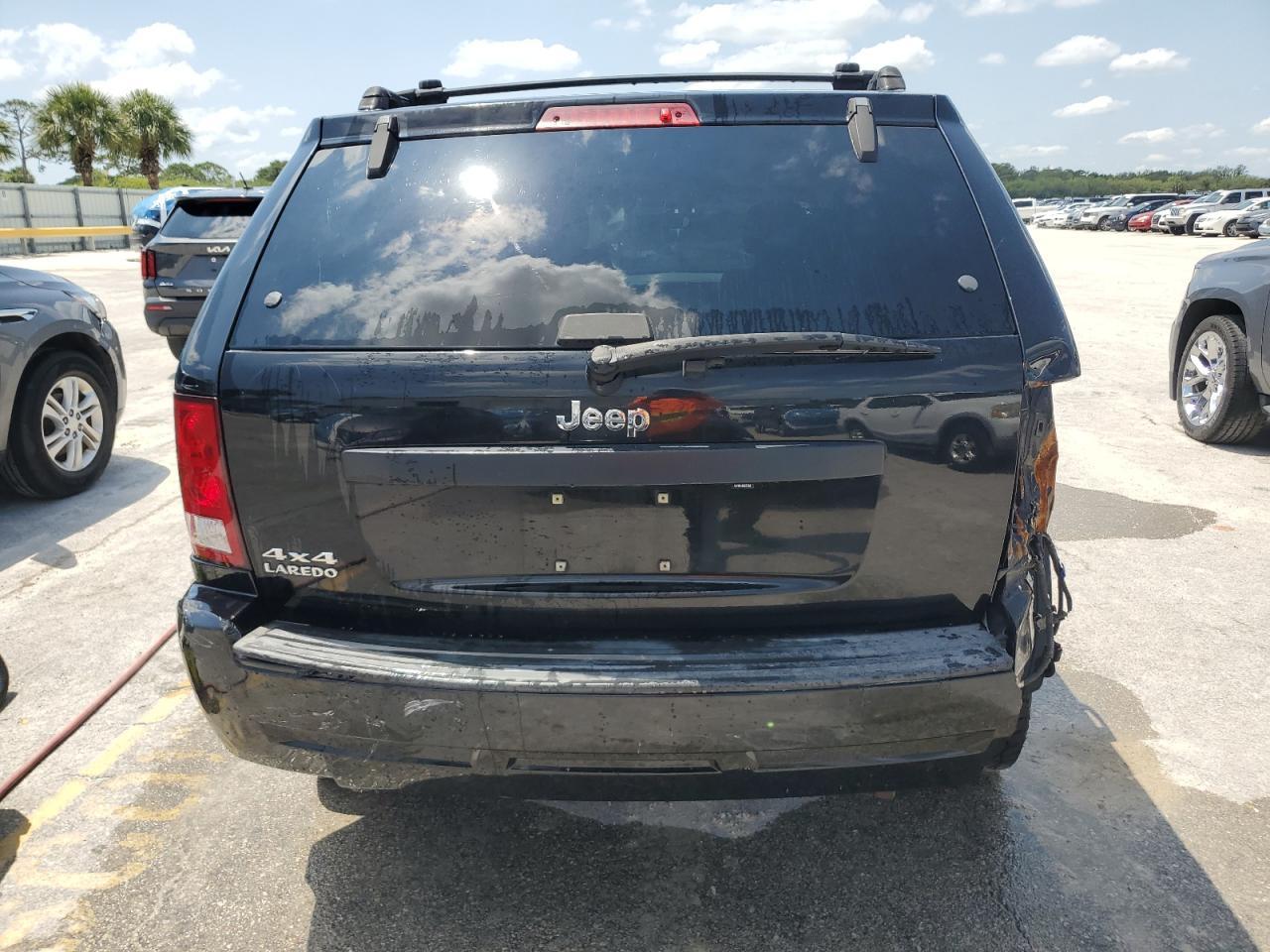 2007 Jeep Grand Cherokee Laredo - Image 6