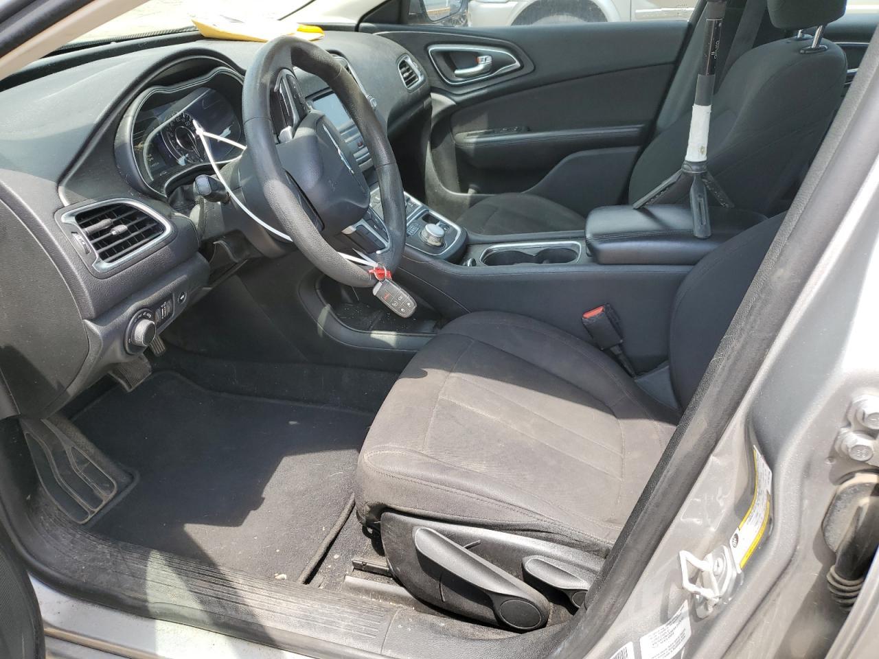 2015 Chrysler 200 Limited - Image 7