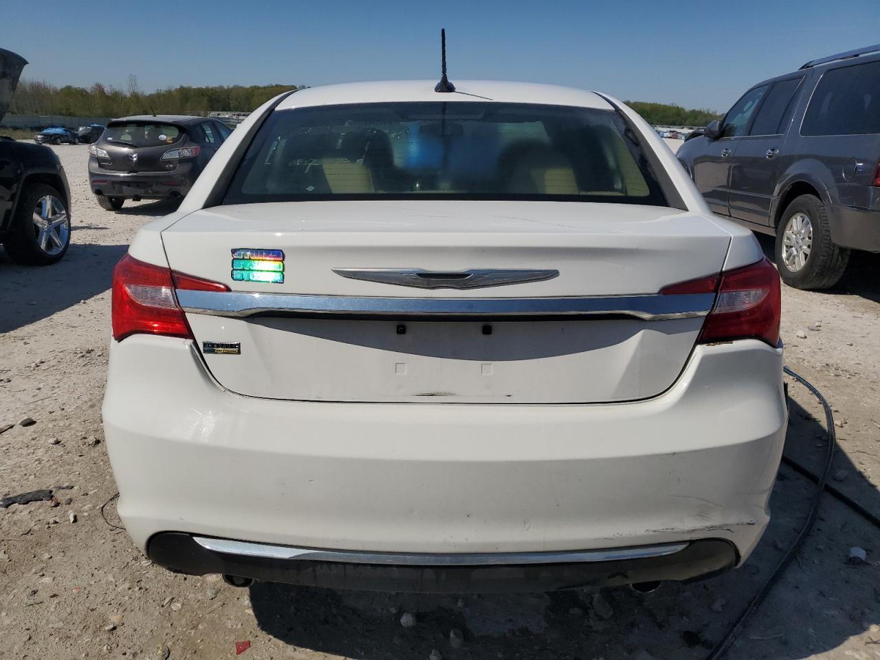 2013 Chrysler 200 Limited - Image 6