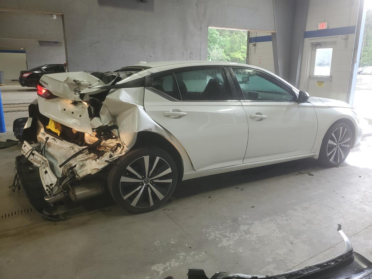 2020 Nissan Altima Sr - Фото 3