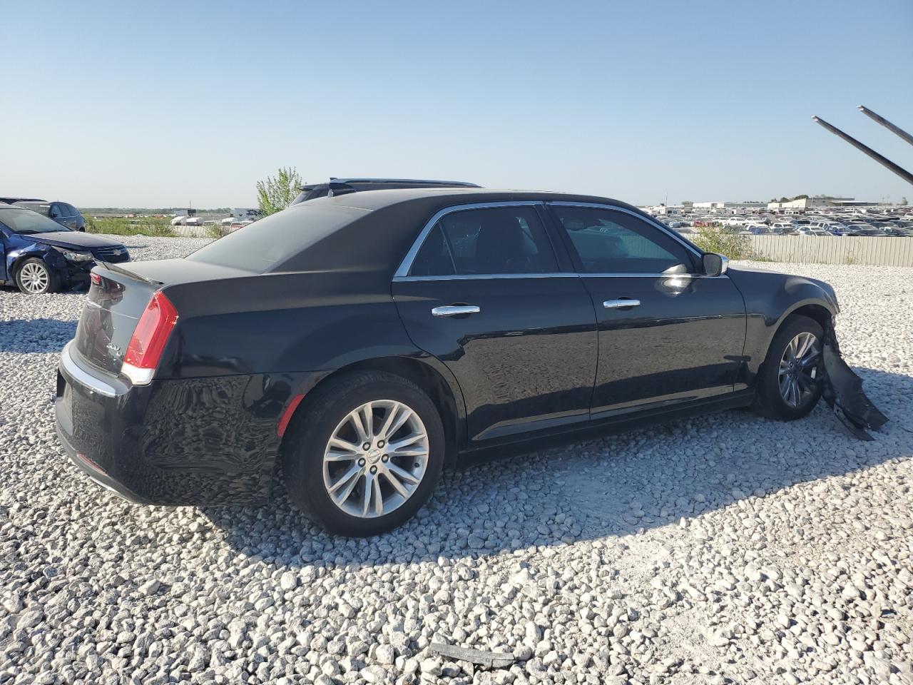 2016 Chrysler 300C - Image 3