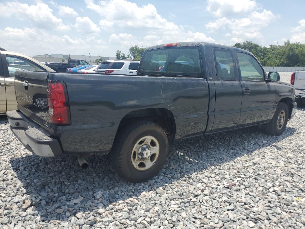 2004 Chevrolet Silverado C1500 - Image 3