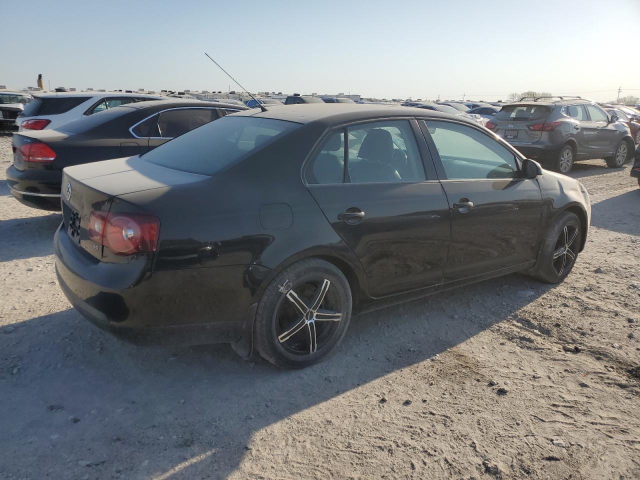 2010 Volkswagen Jetta Se - Image 3