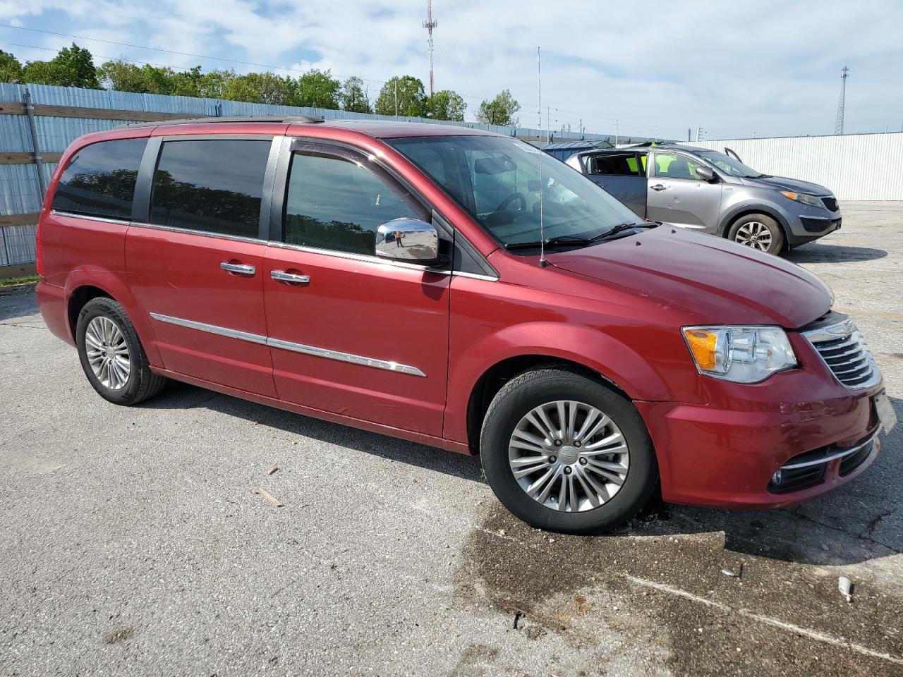 2016 Chrysler Town & Country Touring L - Фото 4