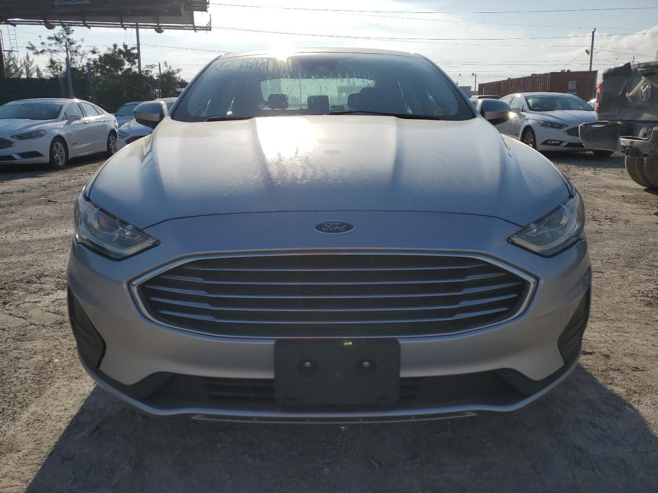 2020 Ford Fusion Se - Фото 5