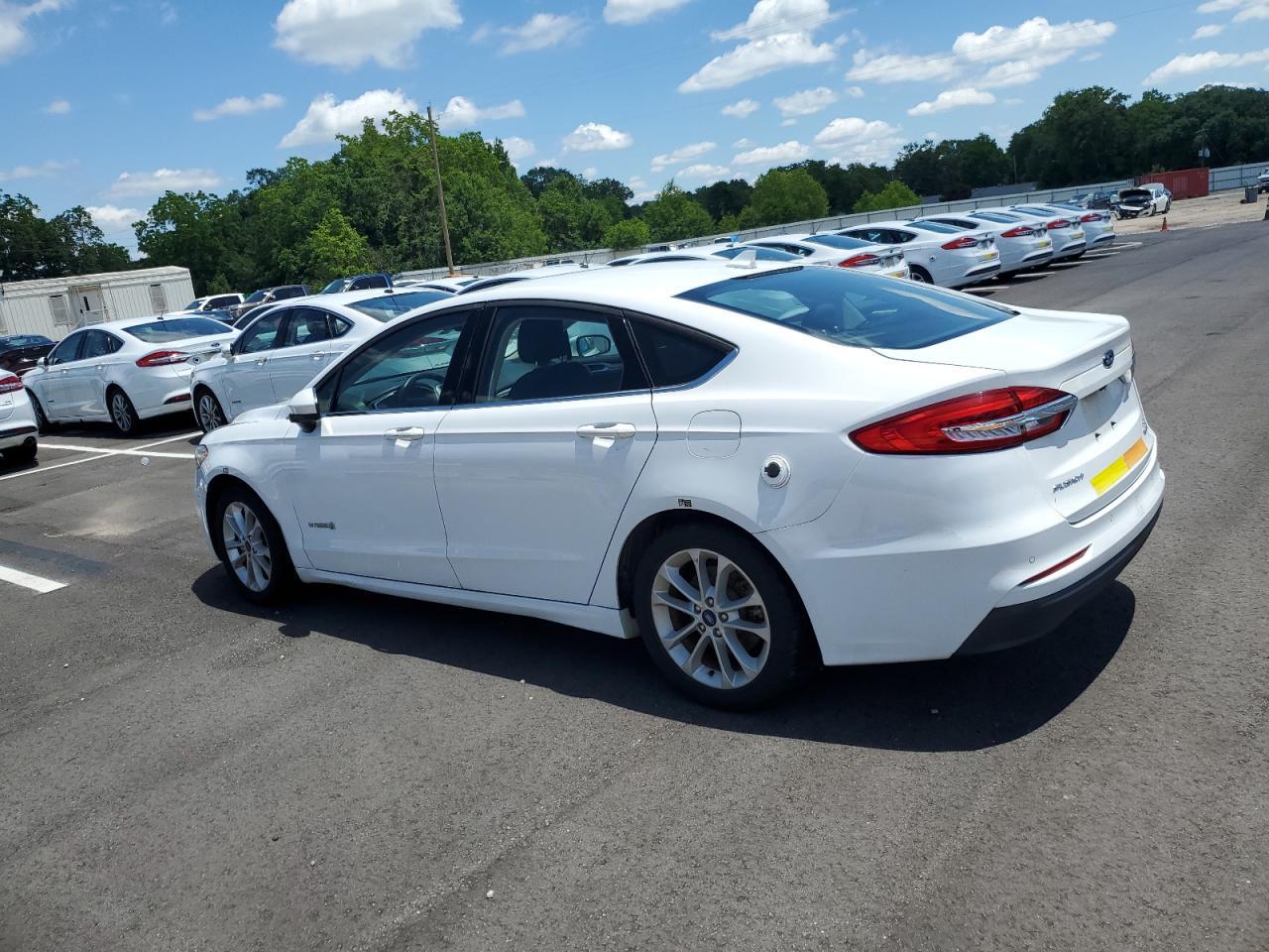 2019 Ford Fusion Se - Image 2