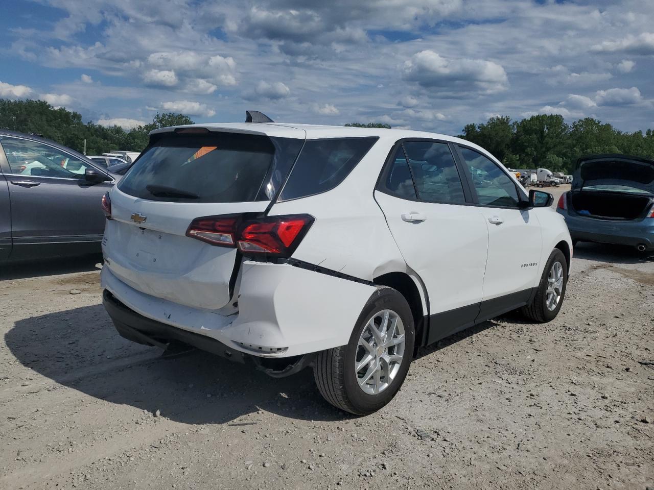 2022 Chevrolet Equinox Ls - Image 3