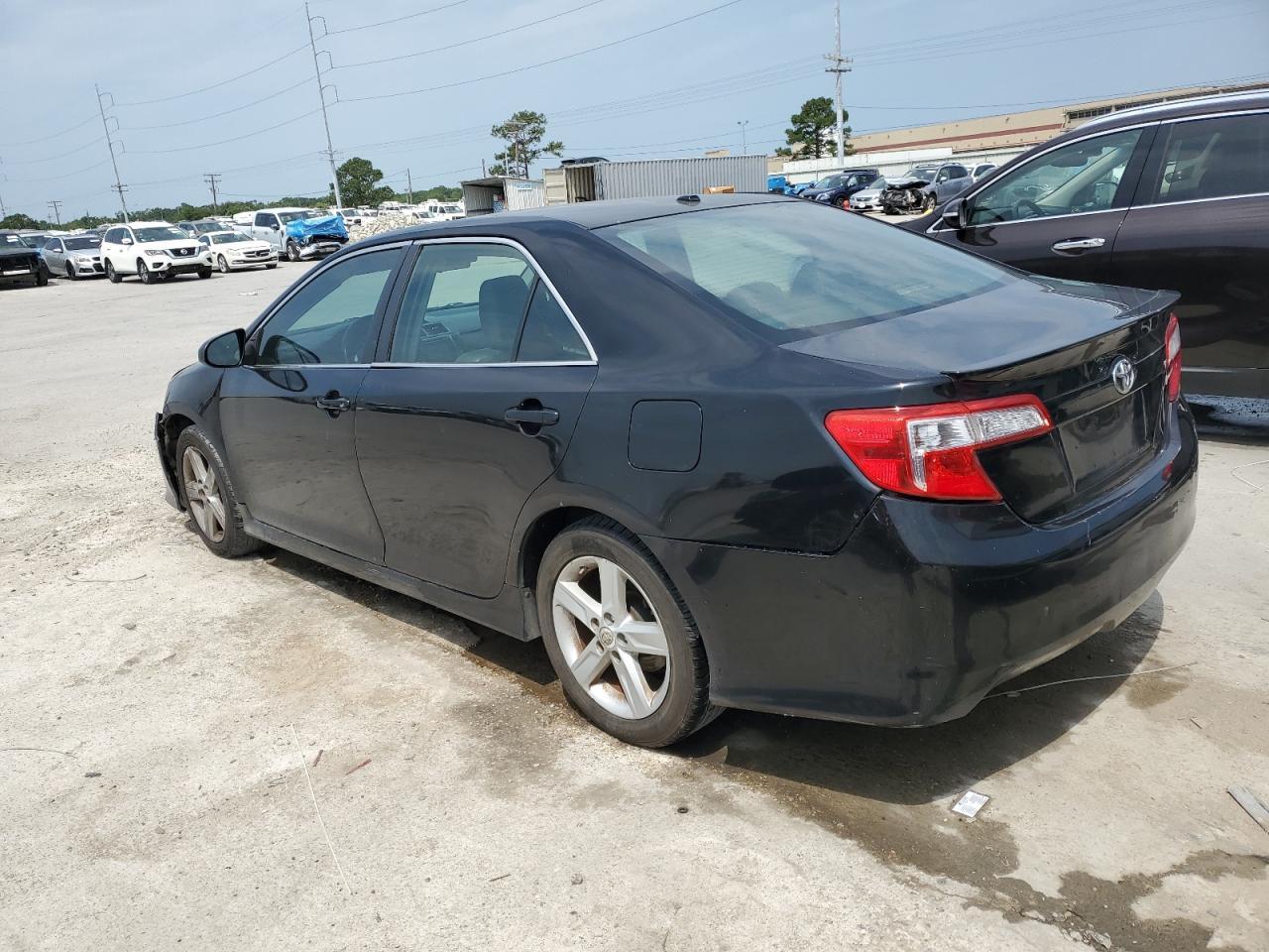 2012 Toyota Camry Base - Фото 2