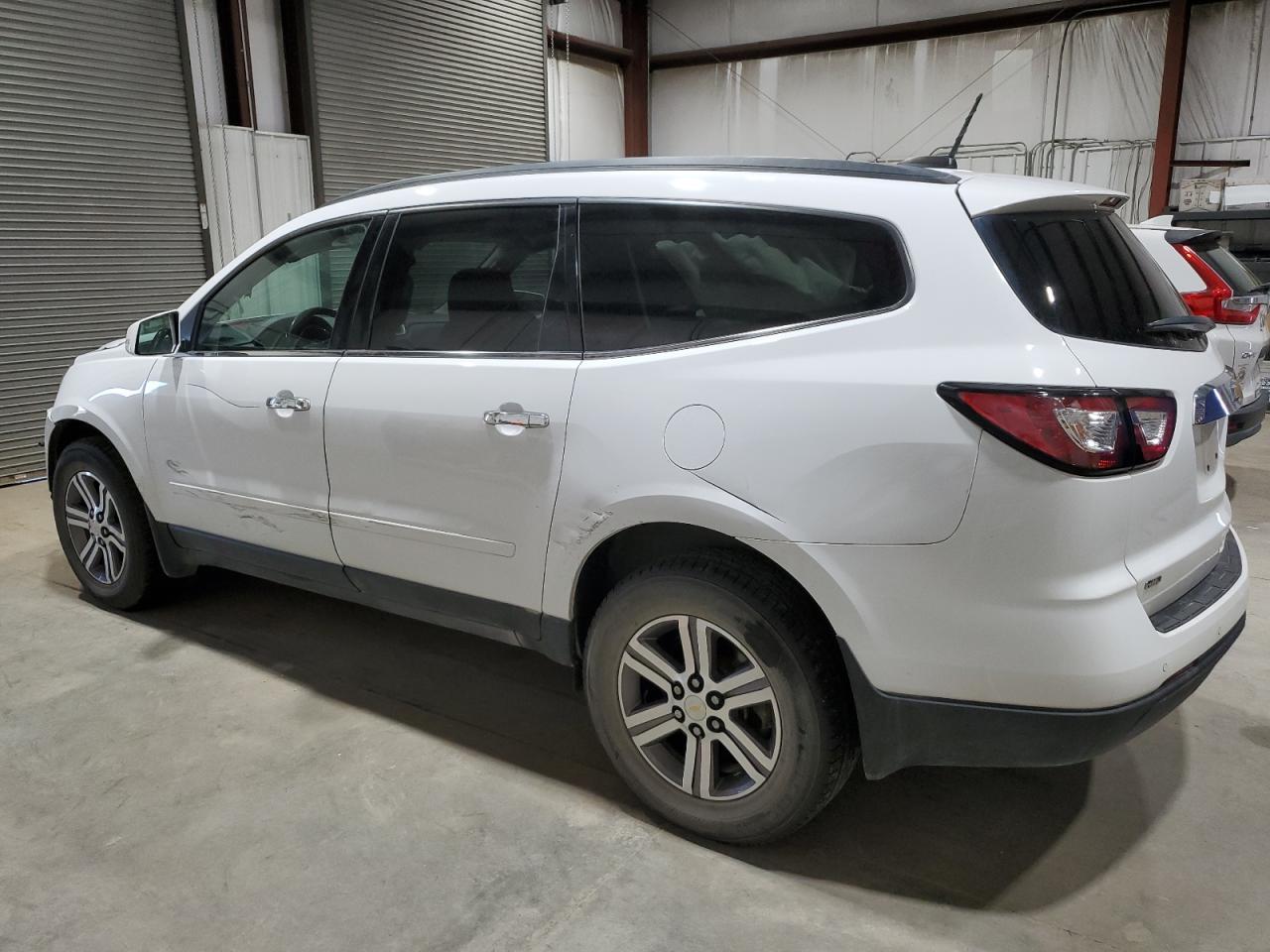 2016 Chevrolet Traverse Lt - Фото 2