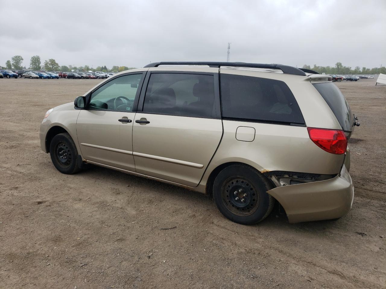 2009 Toyota Sienna Ce - Image 2