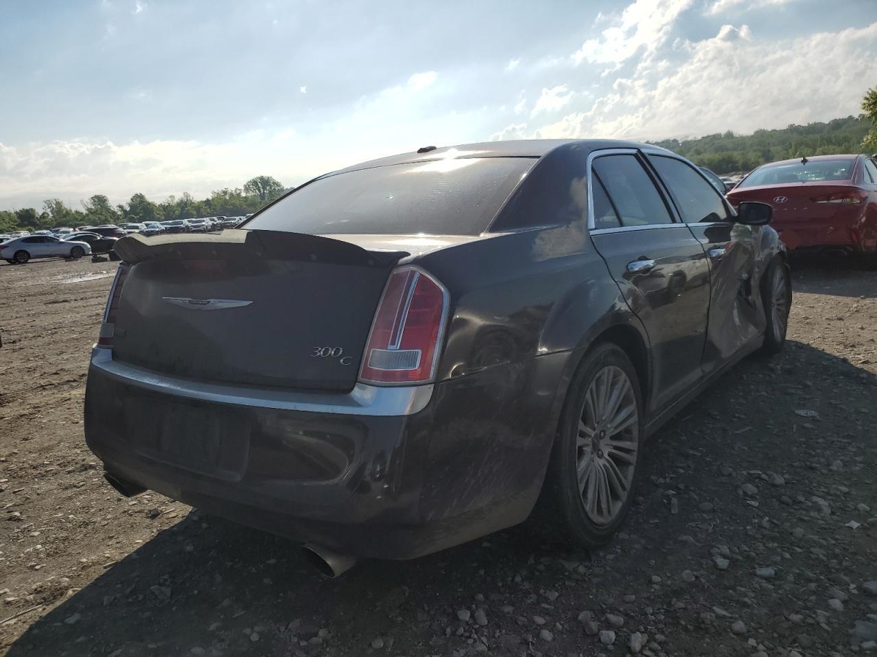 2012 Chrysler 300C Luxury - Image 3